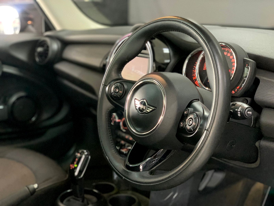 #SMART COLOUR| 2018 MINI HATCH 3-DOOR COOPER STEPTRONIC id: 171355