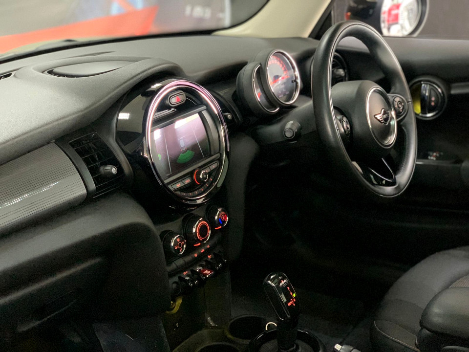 #SMART COLOUR| 2018 MINI HATCH 3-DOOR COOPER STEPTRONIC id: 171355