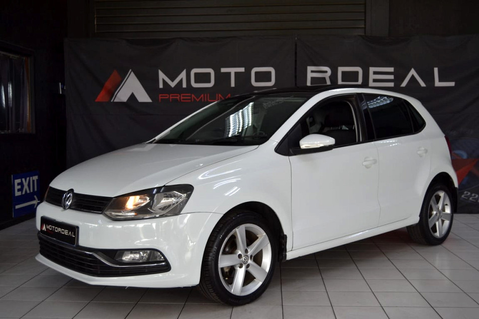 Panoramic SUNROOF!!!  Mags...  Spot Lamps...  Pdc Leather-Bound Steering...  And More!!! | 2015 VOLKSWAGEN POLO 1.2 TSI COMFORTLINE id: 286419