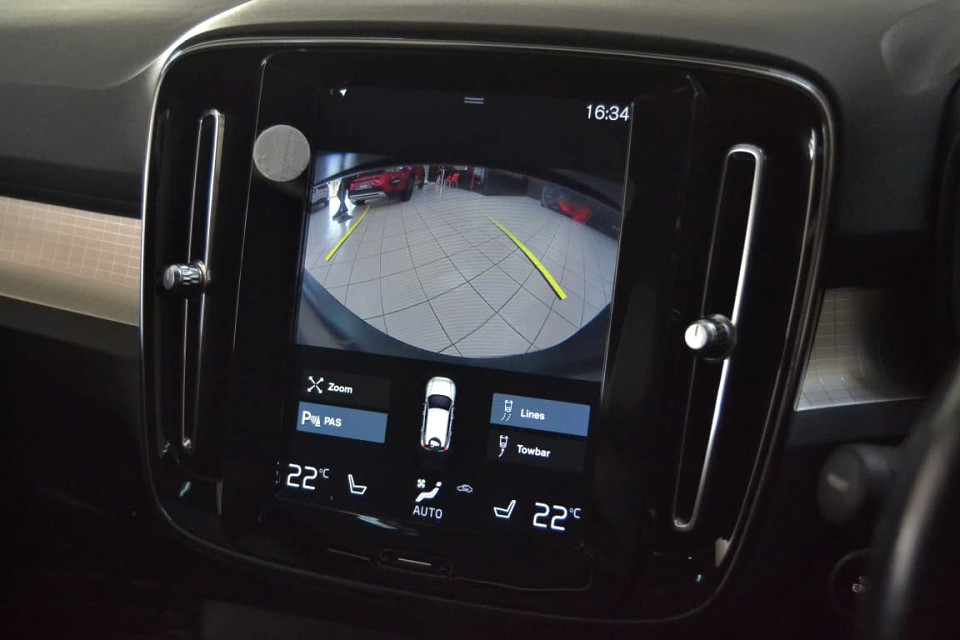 A WINNER SPORTY DIESEL!!!| 2018 VOLVO XC40 D4 MOMENTUM AWD GEARTRONIC id: 451844