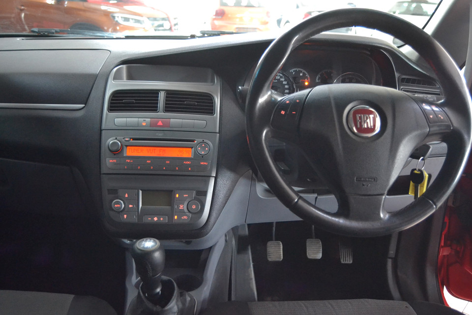 BARGAIN: PRICE TO GO!!!| 2011 FIAT PUNTO 1.4i EMOTION id: 68781