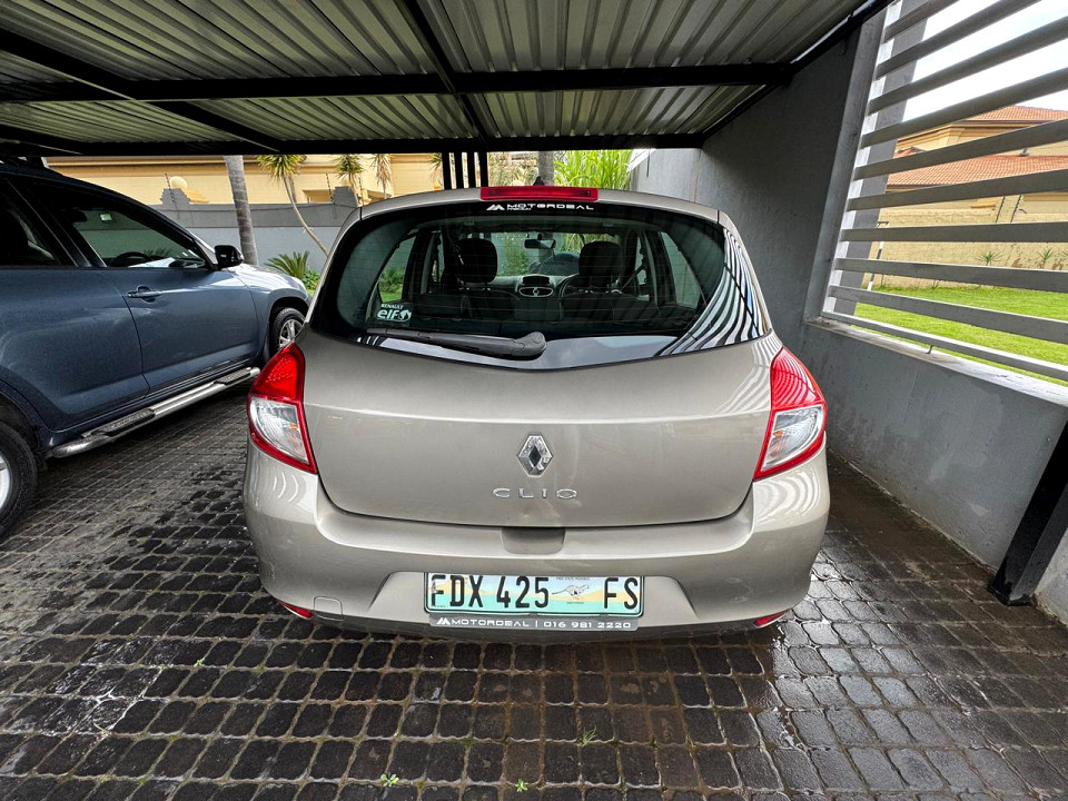 | 2012 RENAULT CLIO 1.6 YAHOO! id: 68777
