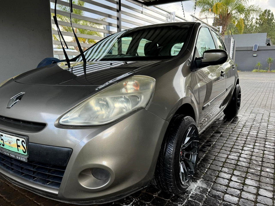 | 2012 RENAULT CLIO 1.6 YAHOO! id: 68777