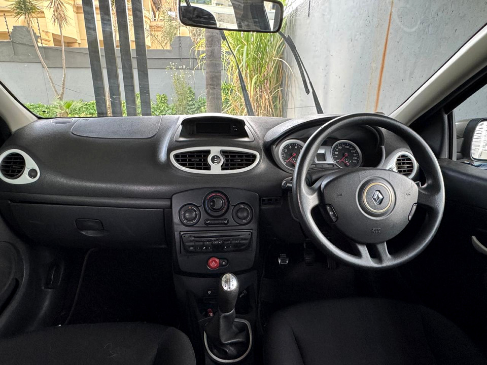 | 2012 RENAULT CLIO 1.6 YAHOO! id: 68777