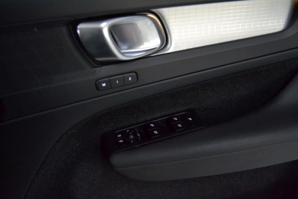 A WINNER SPORTY DIESEL!!!| 2018 VOLVO XC40 D4 MOMENTUM AWD GEARTRONIC id: 451844