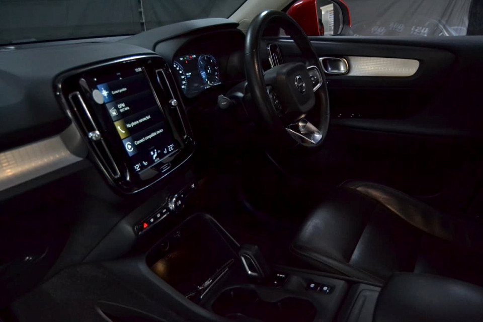 A WINNER SPORTY DIESEL!!!| 2018 VOLVO XC40 D4 MOMENTUM AWD GEARTRONIC id: 451844