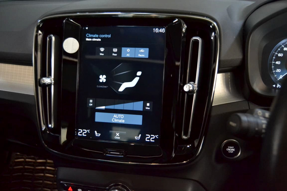 A WINNER SPORTY DIESEL!!!| 2018 VOLVO XC40 D4 MOMENTUM AWD GEARTRONIC id: 451844