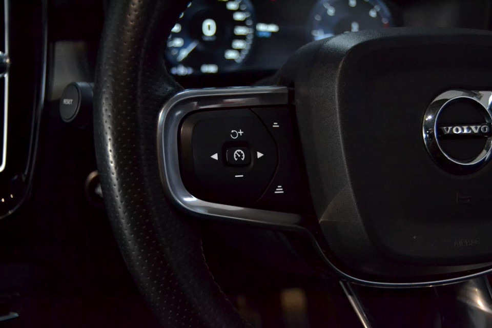 A WINNER SPORTY DIESEL!!!| 2018 VOLVO XC40 D4 MOMENTUM AWD GEARTRONIC id: 451844