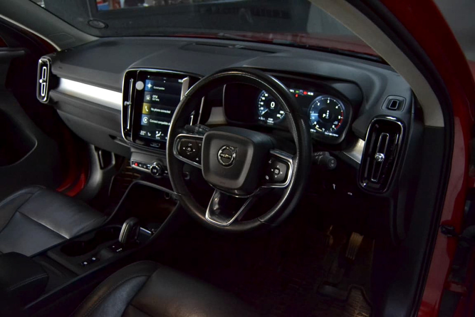 A WINNER SPORTY DIESEL!!!| 2018 VOLVO XC40 D4 MOMENTUM AWD GEARTRONIC id: 451844