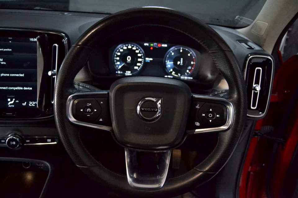 A WINNER SPORTY DIESEL!!!| 2018 VOLVO XC40 D4 MOMENTUM AWD GEARTRONIC id: 451844