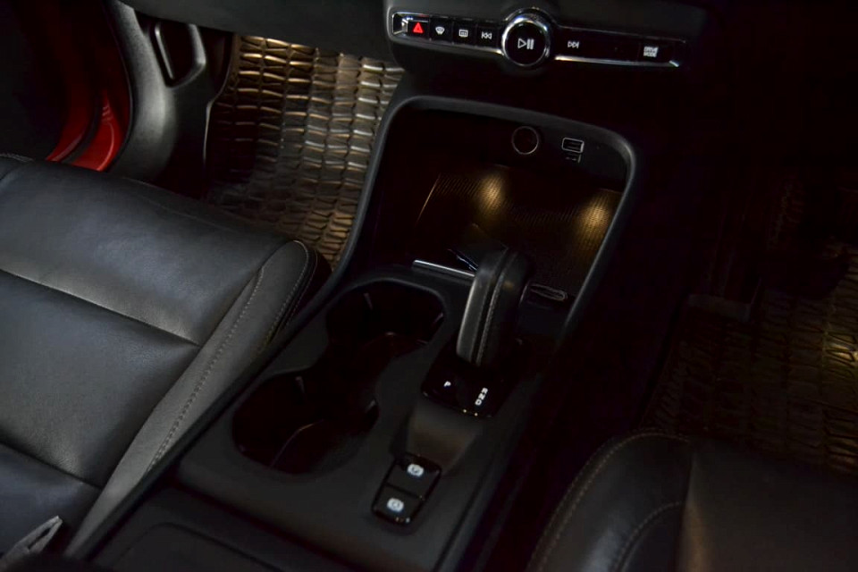 A WINNER SPORTY DIESEL!!!| 2018 VOLVO XC40 D4 MOMENTUM AWD GEARTRONIC id: 451844