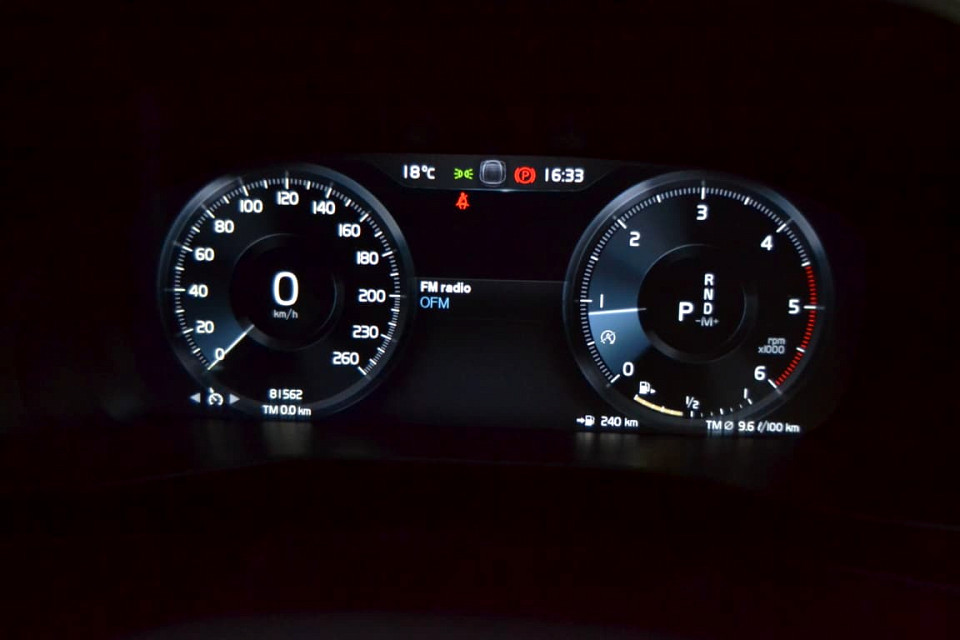 A WINNER SPORTY DIESEL!!!| 2018 VOLVO XC40 D4 MOMENTUM AWD GEARTRONIC id: 451844