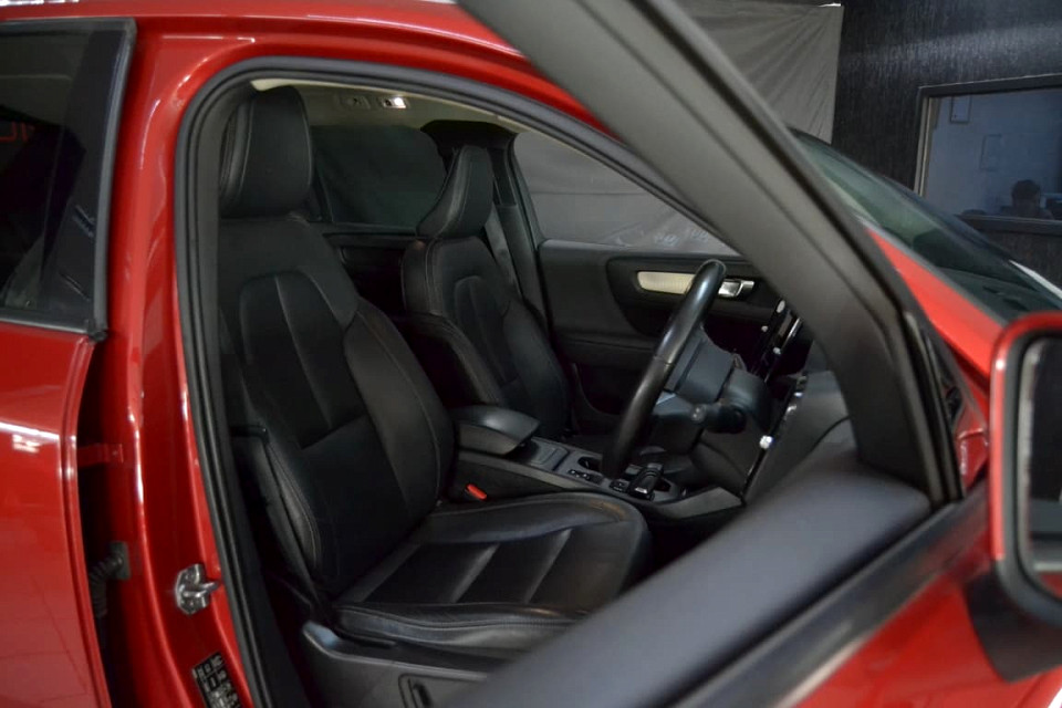 A WINNER SPORTY DIESEL!!!| 2018 VOLVO XC40 D4 MOMENTUM AWD GEARTRONIC id: 451844