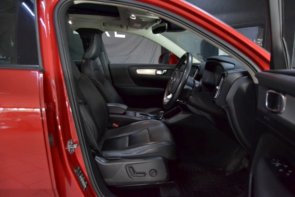 A WINNER SPORTY DIESEL!!!| 2018 VOLVO XC40 D4 MOMENTUM AWD GEARTRONIC id: 451844