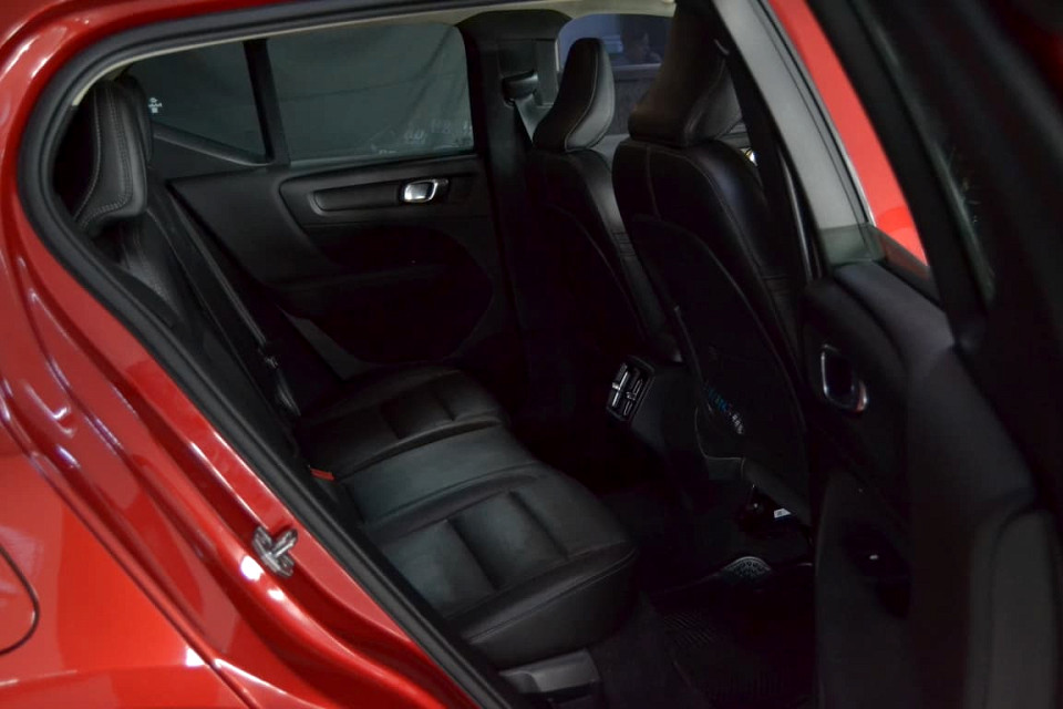 A WINNER SPORTY DIESEL!!!| 2018 VOLVO XC40 D4 MOMENTUM AWD GEARTRONIC id: 451844