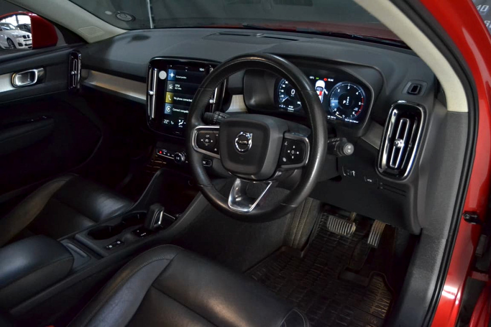 A WINNER SPORTY DIESEL!!!| 2018 VOLVO XC40 D4 MOMENTUM AWD GEARTRONIC id: 451844