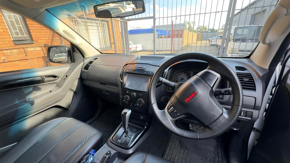 #BARGAIN 300 POWER SPORTY AUTOMATIC!!!| 2022 ISUZU D-MAX 300 X-RIDER D CAB AT id: 487563