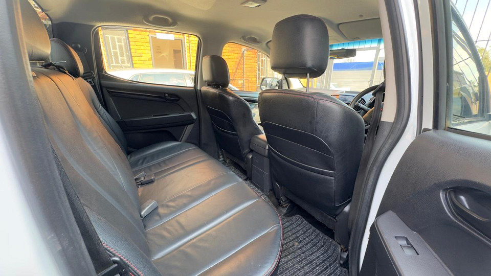 #BARGAIN 300 POWER SPORTY AUTOMATIC!!!| 2022 ISUZU D-MAX 300 X-RIDER D CAB AT id: 487563