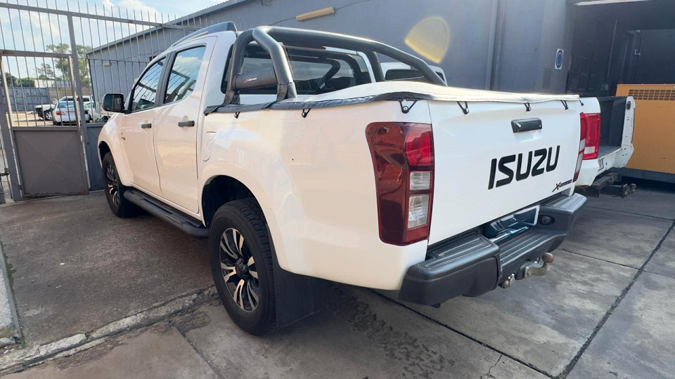 #BARGAIN 300 POWER SPORTY AUTOMATIC!!!| 2022 ISUZU D-MAX 300 X-RIDER D CAB AT id: 487563