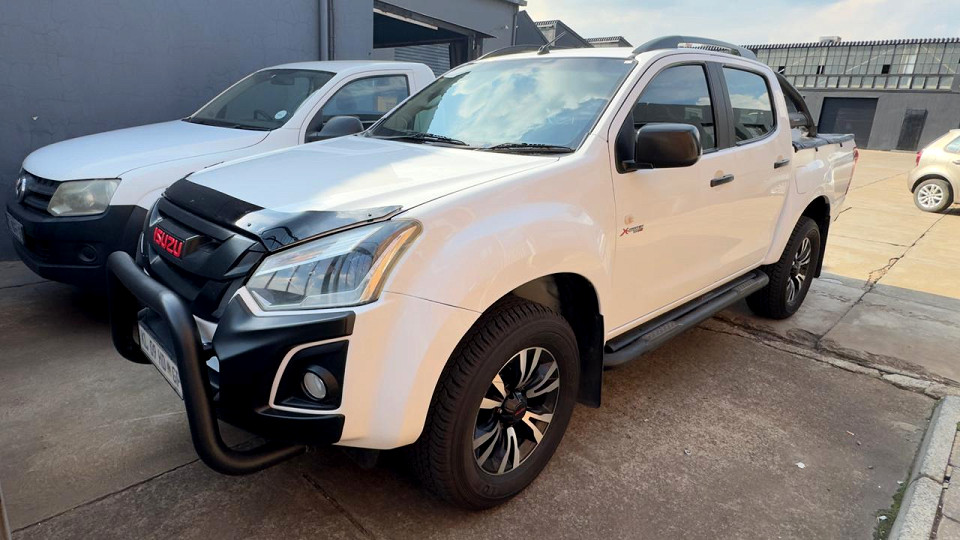 #BARGAIN 300 POWER SPORTY AUTOMATIC!!!| 2022 ISUZU D-MAX 300 X-RIDER D CAB AT id: 487563