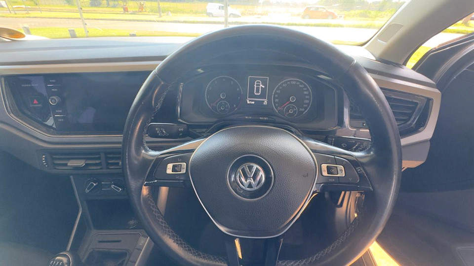 SUNROOF + DROPPED SUSPENSION| 2018 VOLKSWAGEN POLO 1.0 COMFORTLINE id: 505731