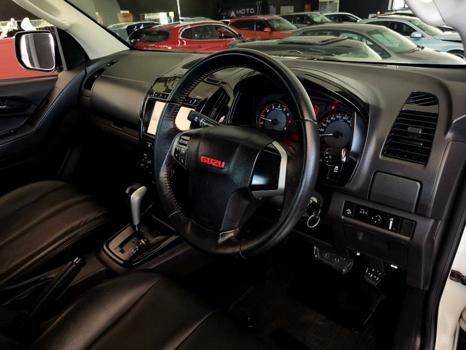 #BARGAIN 300 POWER SPORTY AUTOMATIC!!!| 2022 ISUZU D-MAX 300 X-RIDER D CAB AT id: 487563