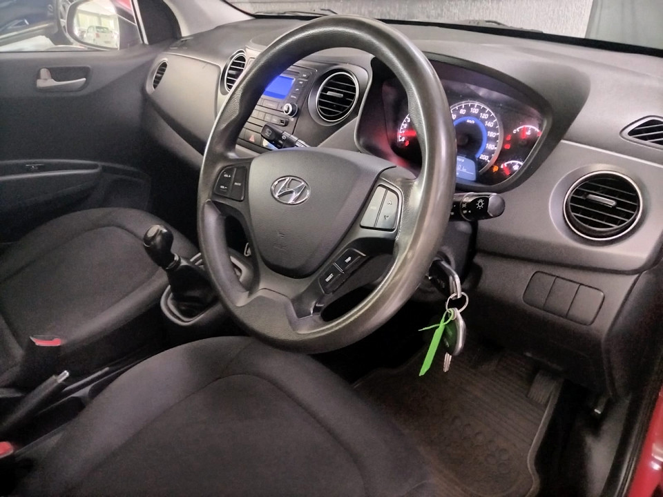 #FUEL SAVER CITY RUNABOUT – HYUNDAI i10 FLUID| 2015 HYUNDAI i10 1.2 FLUID id: 527787