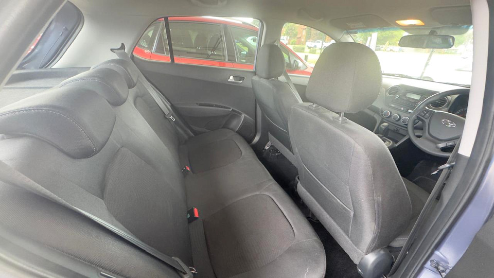 FUEL SAVER AUTOMATIC| 2016 HYUNDAI GRAND i10 1.2 FLUID AT id: 528841