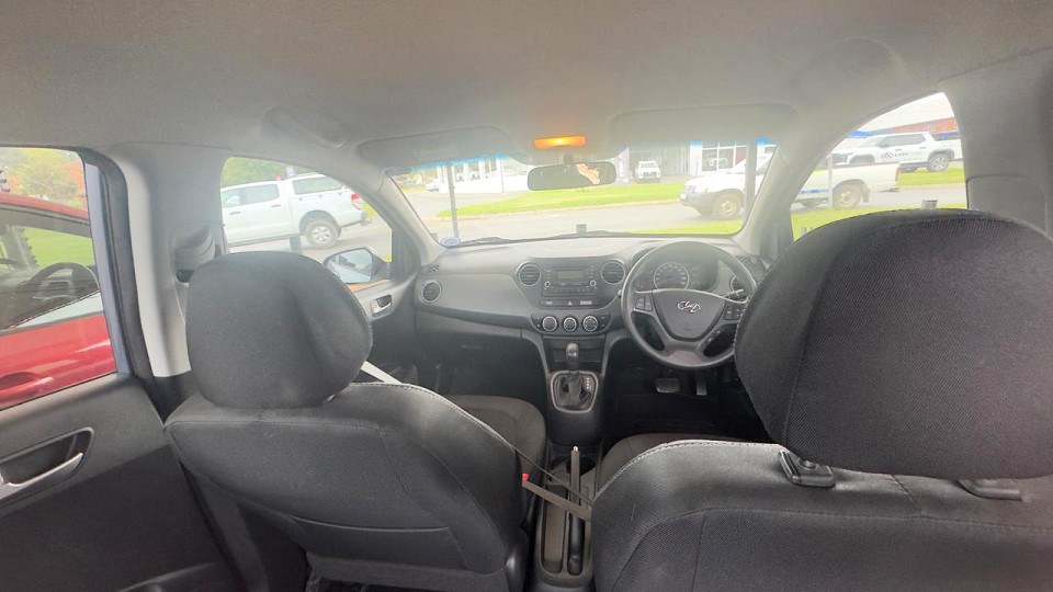 FUEL SAVER AUTOMATIC| 2016 HYUNDAI GRAND i10 1.2 FLUID AT id: 528841