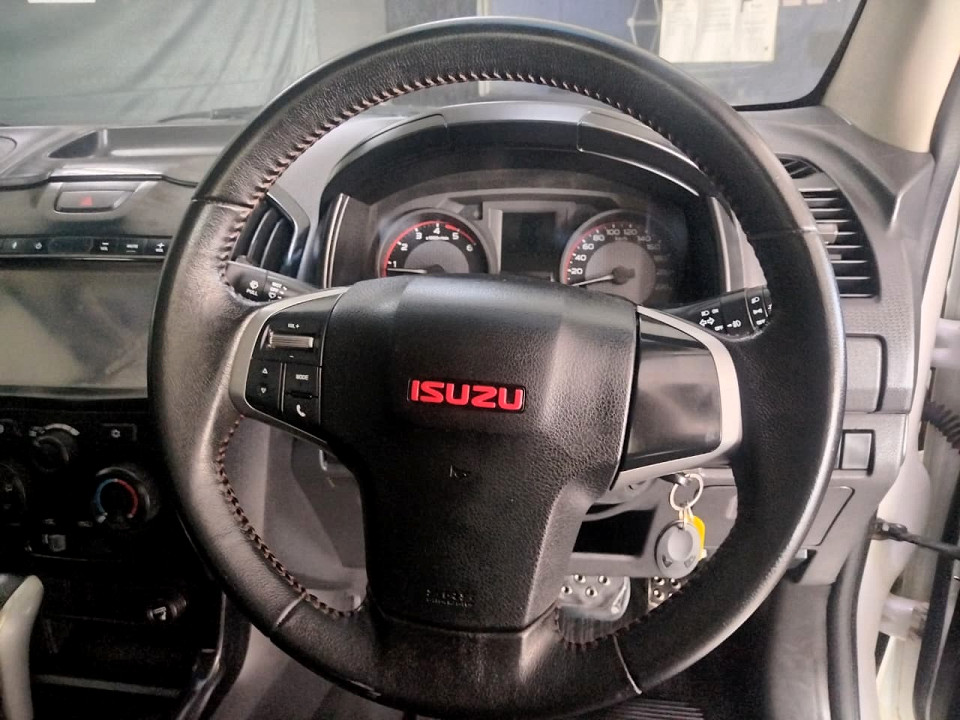 #BARGAIN 300 POWER SPORTY AUTOMATIC!!!| 2022 ISUZU D-MAX 300 X-RIDER D CAB AT id: 487563