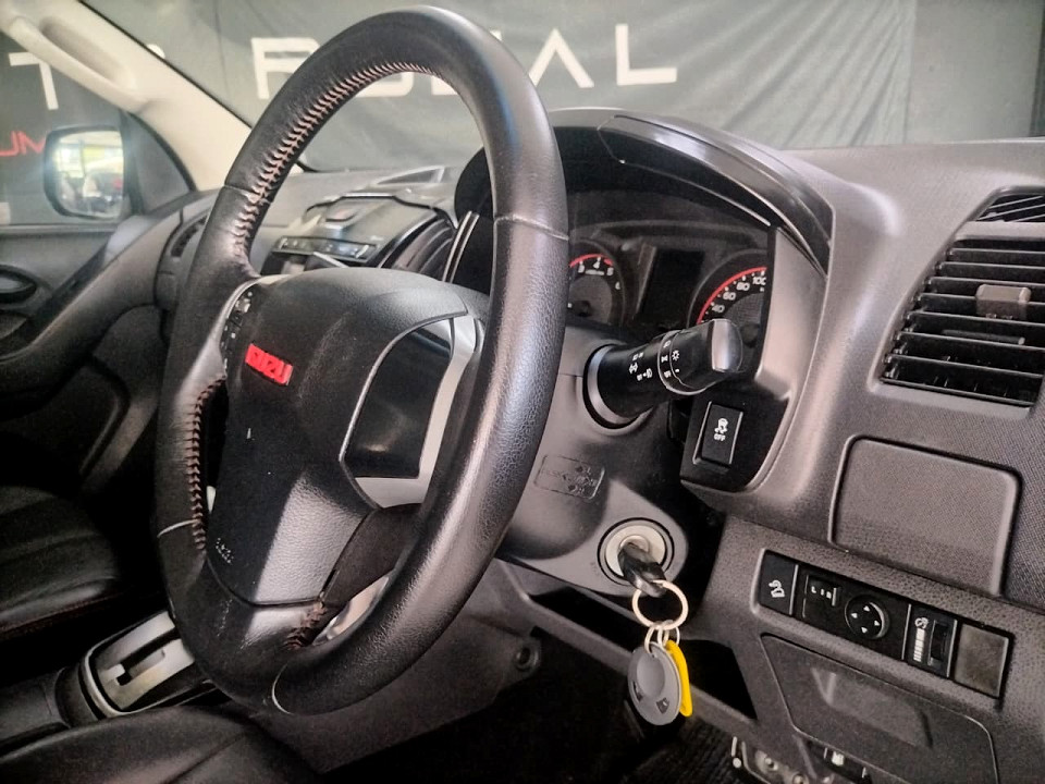 #BARGAIN 300 POWER SPORTY AUTOMATIC!!!| 2022 ISUZU D-MAX 300 X-RIDER D CAB AT id: 487563