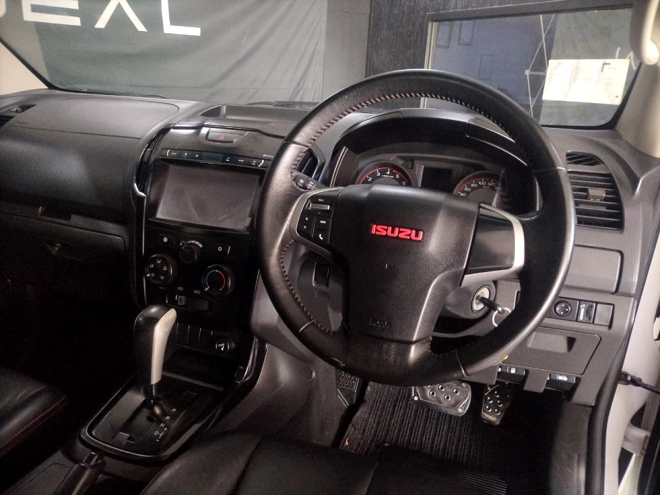 #BARGAIN 300 POWER SPORTY AUTOMATIC!!!| 2022 ISUZU D-MAX 300 X-RIDER D CAB AT id: 487563