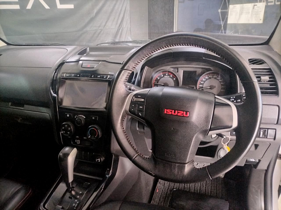 #BARGAIN 300 POWER SPORTY AUTOMATIC!!!| 2022 ISUZU D-MAX 300 X-RIDER D CAB AT id: 487563