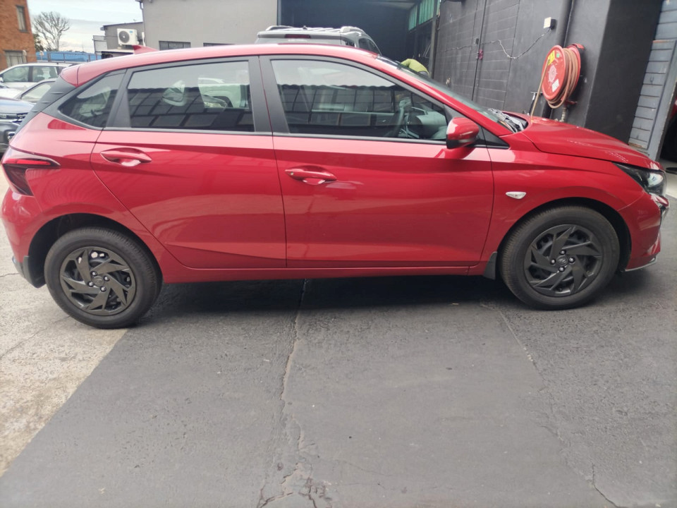 #LOWEST Km 2-TONE BARGAIN !!!| 2025 HYUNDAI i20 1.4 PREMIUM AT id: 537604