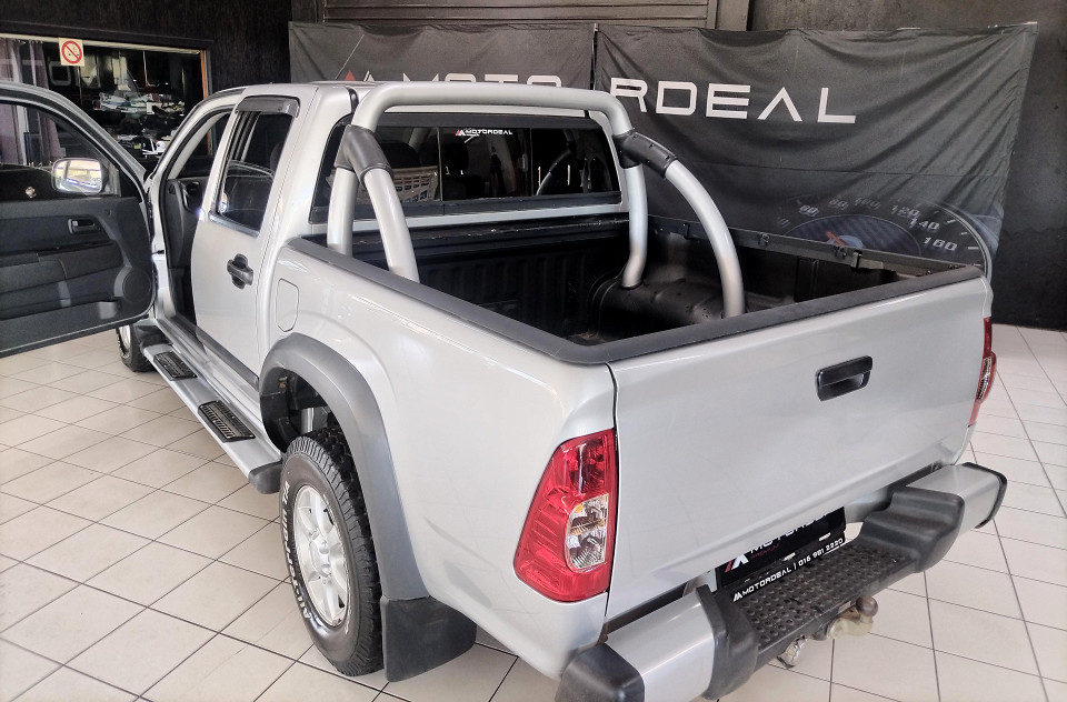 #NEAT | 2009 ISUZU KB 240 D/CAB LE id: 560644