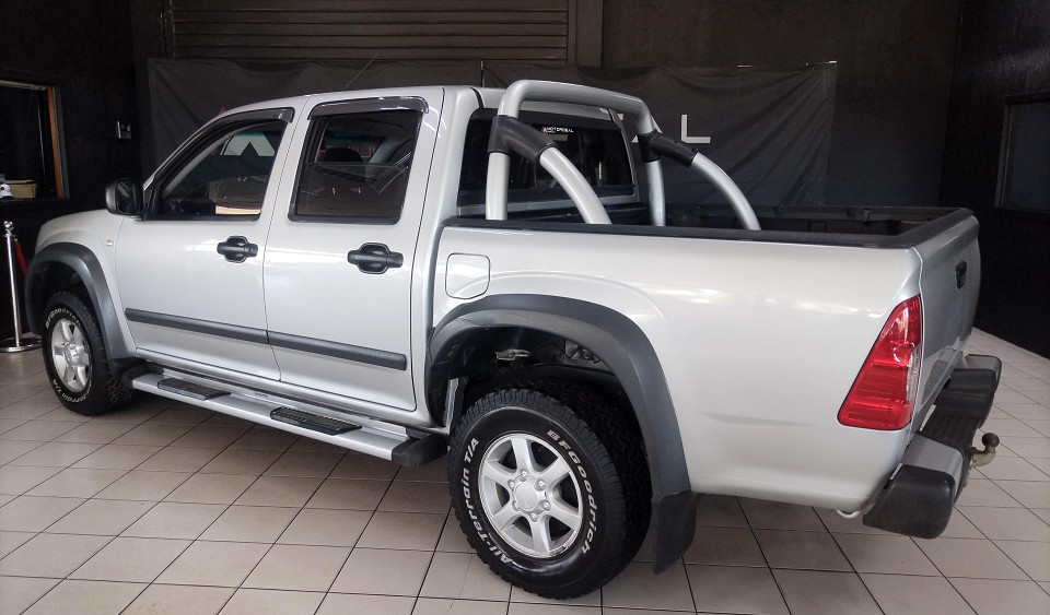 #NEAT | 2009 ISUZU KB 240 D/CAB LE id: 560644