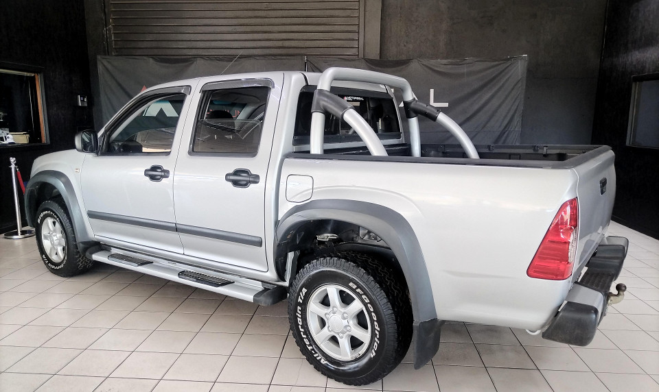 #NEAT | 2009 ISUZU KB 240 D/CAB LE id: 560644