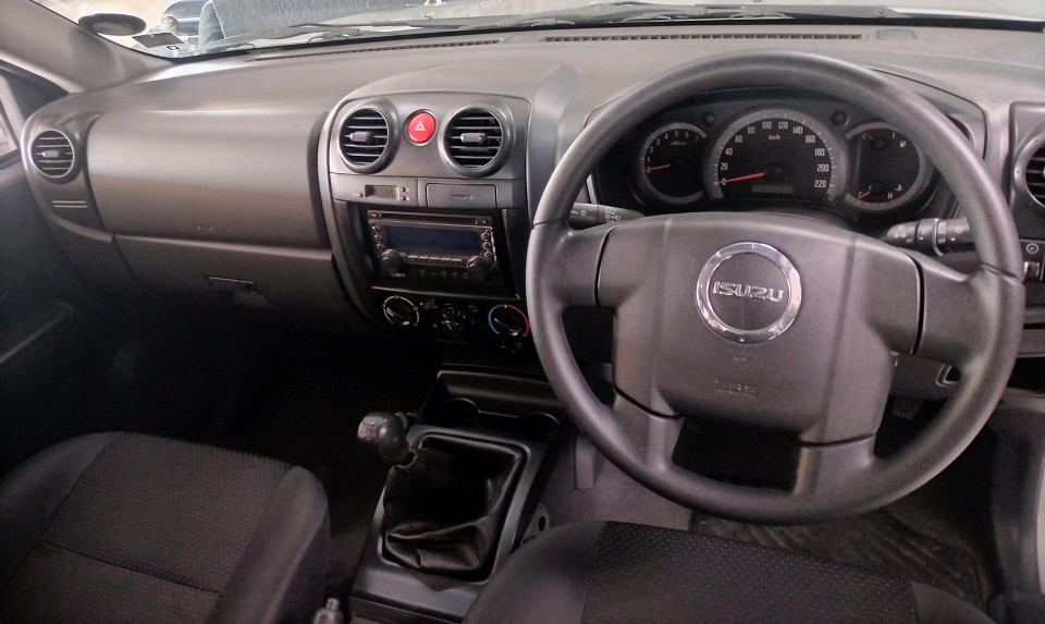 #NEAT | 2009 ISUZU KB 240 D/CAB LE id: 560644