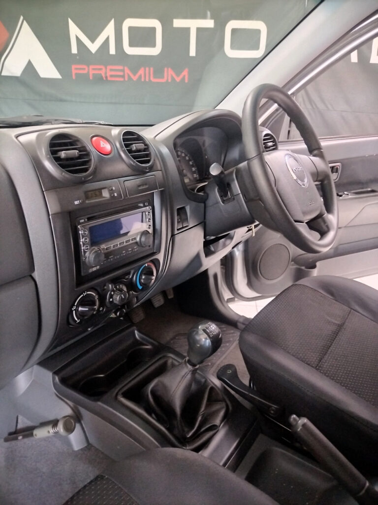 #NEAT | 2009 ISUZU KB 240 D/CAB LE id: 560644