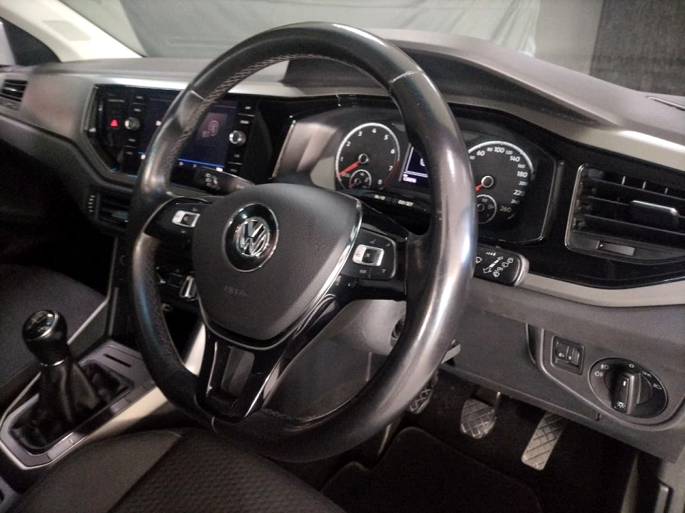 #SMART R-LINE+SUNROOF!!!   R-LINE styling.  LED Headlights... Reverse Camera...  Roof Spoiler...  and More!!!      | 2020 VOLKSWAGEN POLO HATCH 1.0 HIGHLINE id: 557080