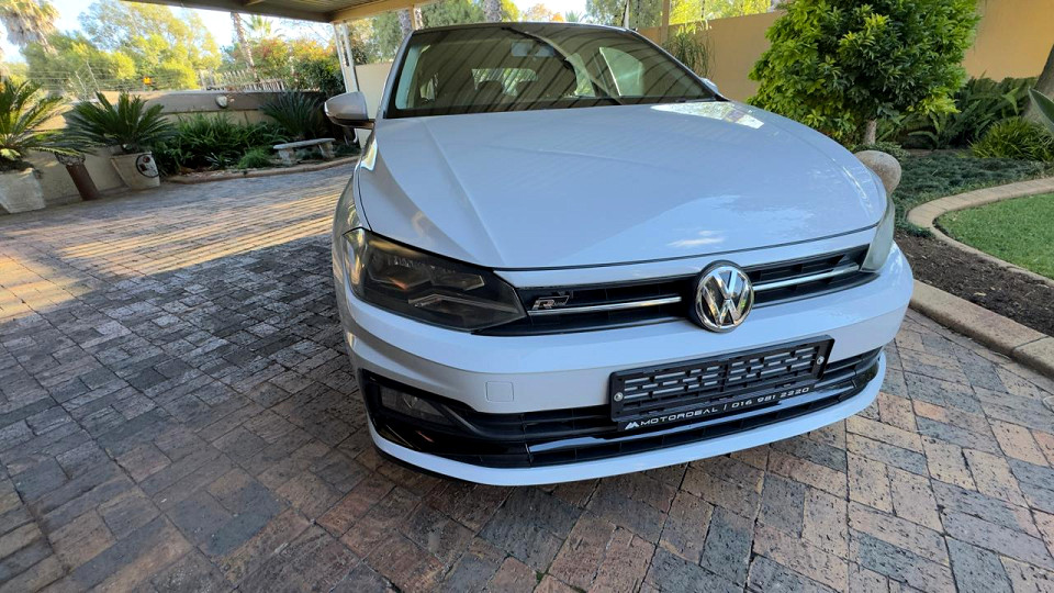 #SMART R-LINE+SUNROOF!!!   R-LINE styling.  LED Headlights... Reverse Camera...  Roof Spoiler...  and More!!!      | 2020 VOLKSWAGEN POLO HATCH 1.0 HIGHLINE id: 557080