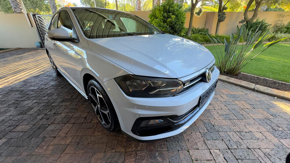 #SMART R-LINE+SUNROOF!!!   R-LINE styling.  LED Headlights... Reverse Camera...  Roof Spoiler...  and More!!!      | 2020 VOLKSWAGEN POLO HATCH 1.0 HIGHLINE id: 557080