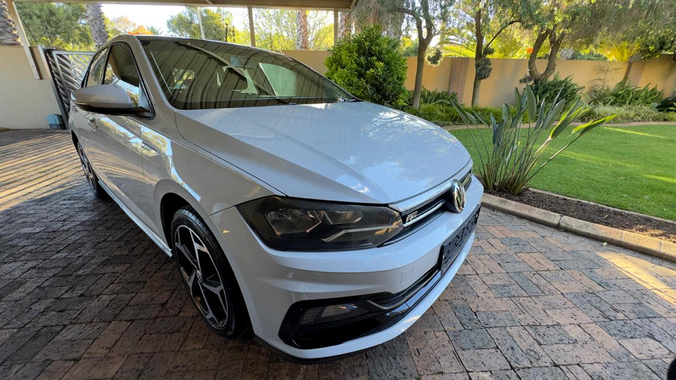 #SMART R-LINE+SUNROOF!!!   R-LINE styling.  LED Headlights... Reverse Camera...  Roof Spoiler...  and More!!!      | 2020 VOLKSWAGEN POLO HATCH 1.0 HIGHLINE id: 557080