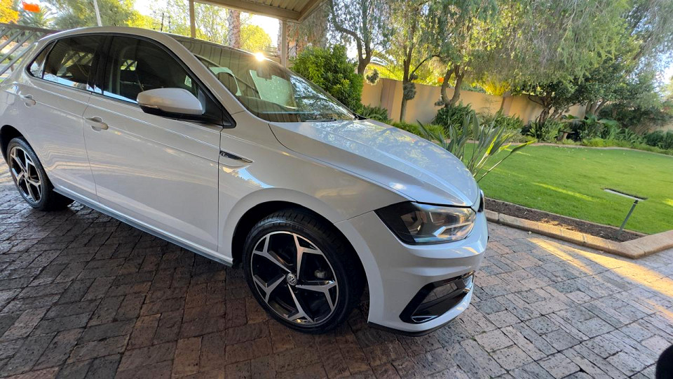 #SMART R-LINE+SUNROOF!!!   R-LINE styling.  LED Headlights... Reverse Camera...  Roof Spoiler...  and More!!!      | 2020 VOLKSWAGEN POLO HATCH 1.0 HIGHLINE id: 557080