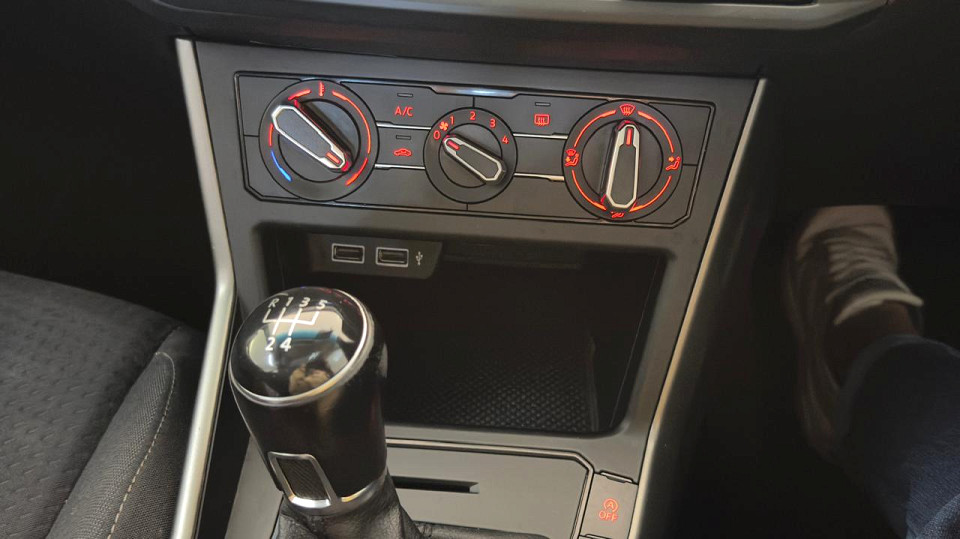 #SMART R-LINE+SUNROOF!!!   R-LINE styling.  LED Headlights... Reverse Camera...  Roof Spoiler...  and More!!!      | 2020 VOLKSWAGEN POLO HATCH 1.0 HIGHLINE id: 557080