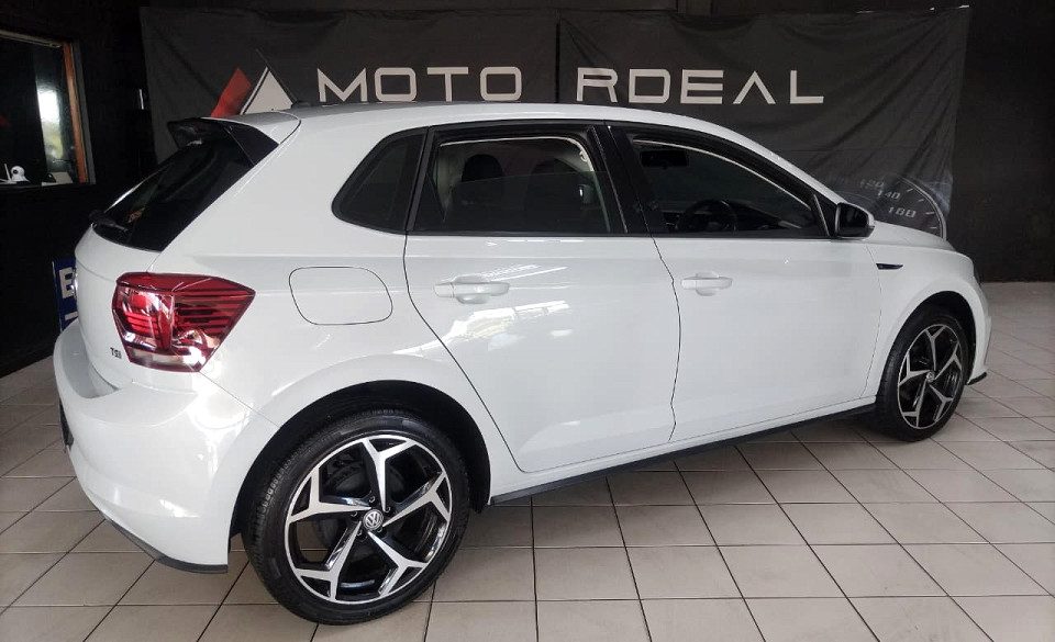 #SMART R-LINE+SUNROOF!!!   R-LINE styling.  LED Headlights... Reverse Camera...  Roof Spoiler...  and More!!!      | 2020 VOLKSWAGEN POLO HATCH 1.0 HIGHLINE id: 557080