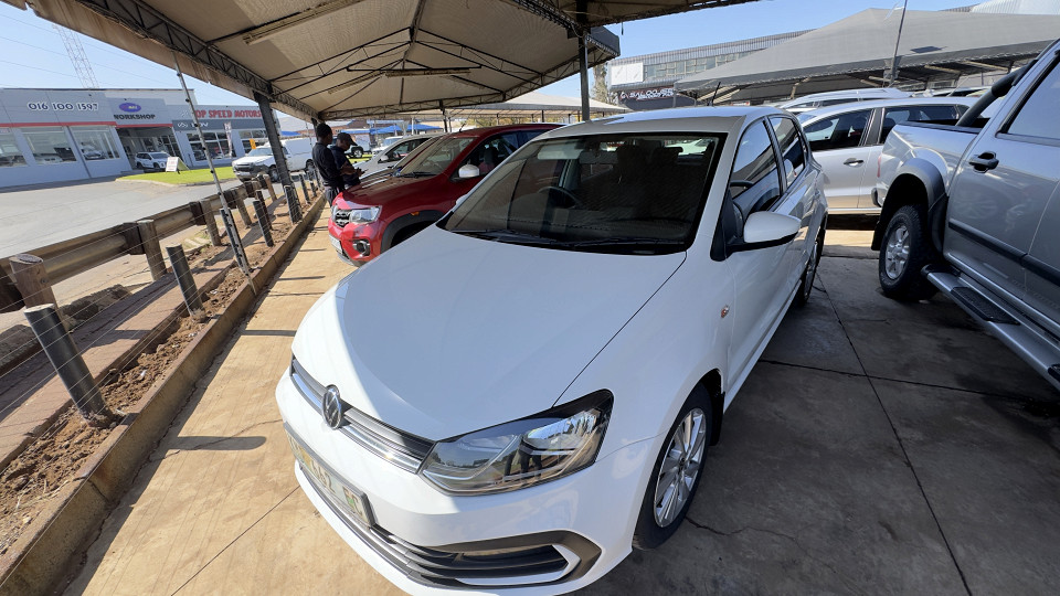 #VERY LOW KM BARGAIN!!!| 2025 VOLKSWAGEN POLO VIVO HATCH 1.4 LIFE id: 562777