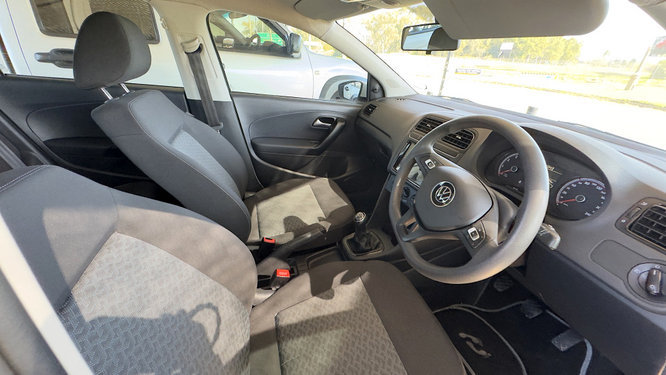#VERY LOW KM BARGAIN!!!| 2025 VOLKSWAGEN POLO VIVO HATCH 1.4 LIFE id: 562777