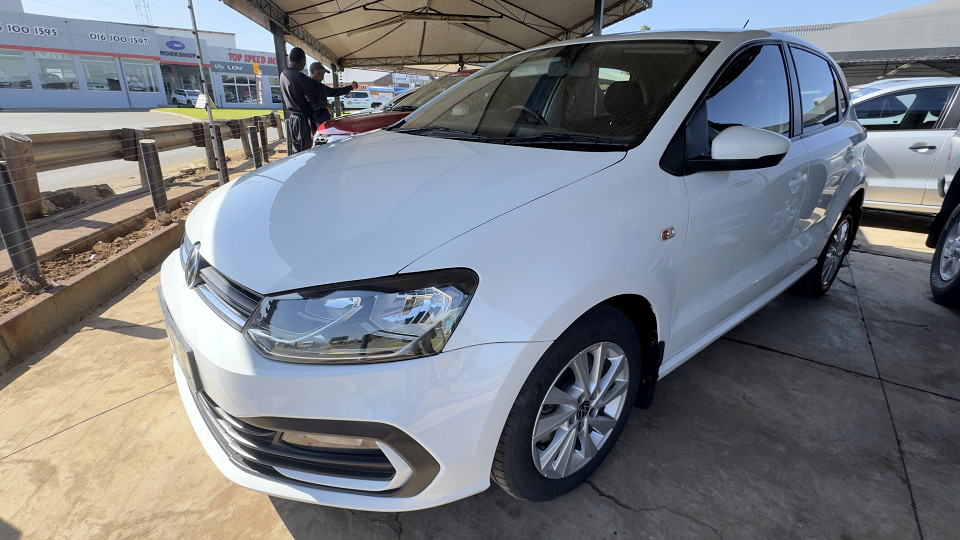 #VERY LOW KM BARGAIN!!!| 2025 VOLKSWAGEN POLO VIVO HATCH 1.4 LIFE id: 562777