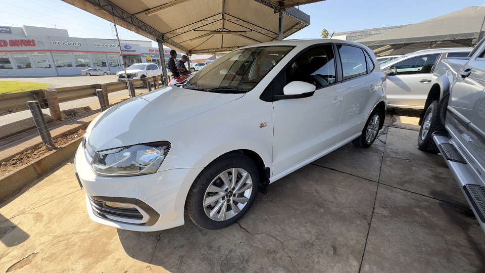 #VERY LOW KM BARGAIN!!!| 2025 VOLKSWAGEN POLO VIVO HATCH 1.4 LIFE id: 562777
